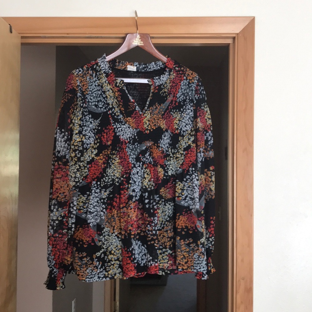 Super cute and flattering Anthropologie shirt